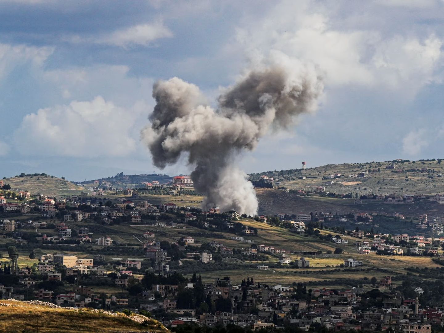İsrail Lübnan'a hava saldırıları düzenledi