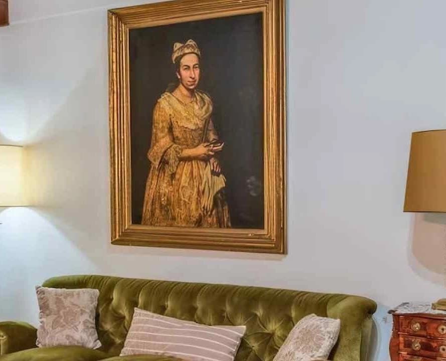 Satılık evin salonunda bulunan kayıp tablo