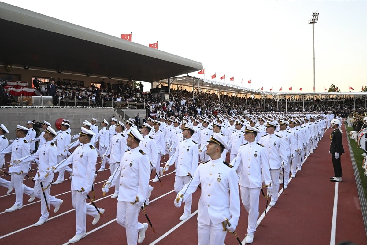 Türk Silahlı Kuvvetleri'ne taze kan | Genç Teğmenler ordu saflarına katıldı