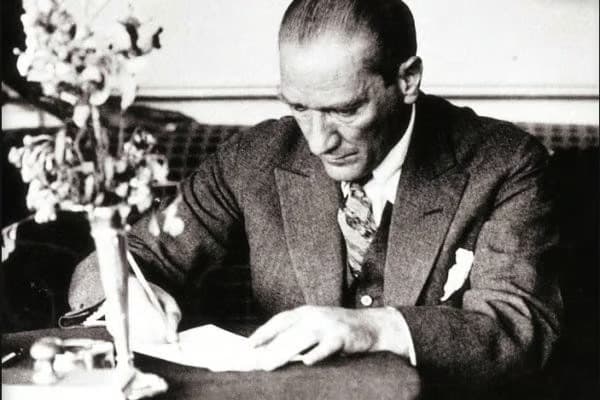 Atatürk CHP Parti müfettişlerini eleştiriyor...
