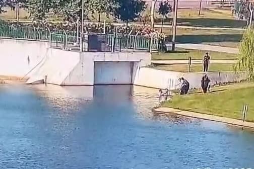 1,5 yaşındaki çocuğu boğulmaktan son anda kurtardı