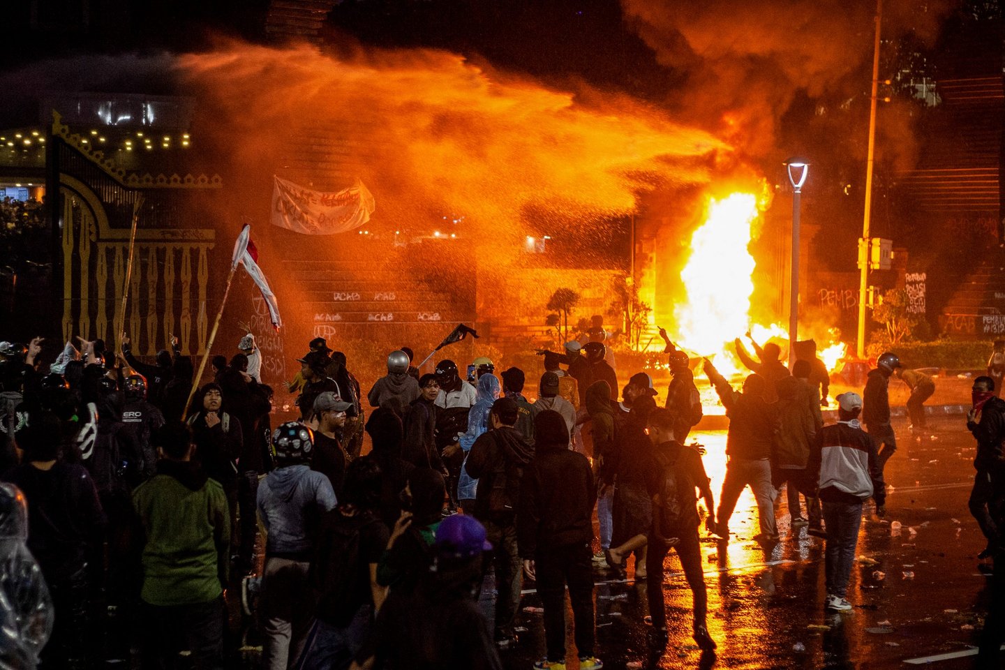 Endonezya'da protestolar sürüyor - AFP