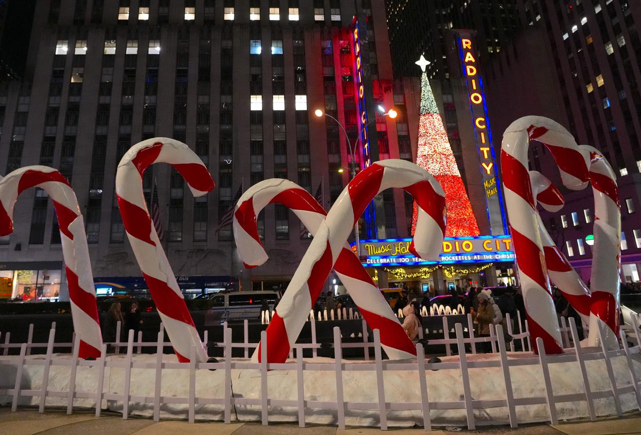 New York'ta yılbaşı heyecanı başladı: Şehrin ışıkları 2026 için yanıyor