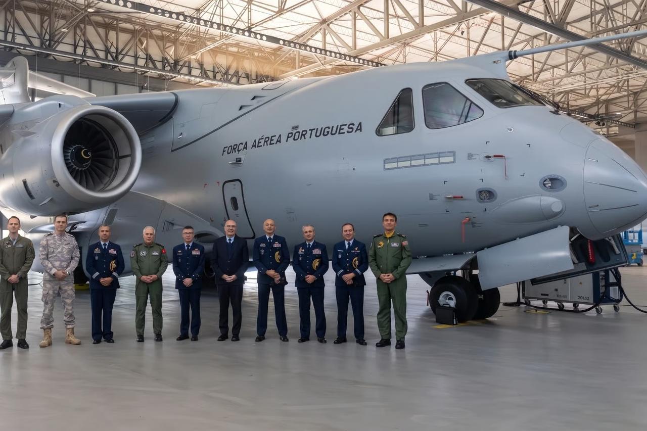 Hava Kuvvetleri Komutanı Orgeneral Ziya Cemal Kadıoğlu, Portekiz’de KC-390 Millennium uçağını inceledi