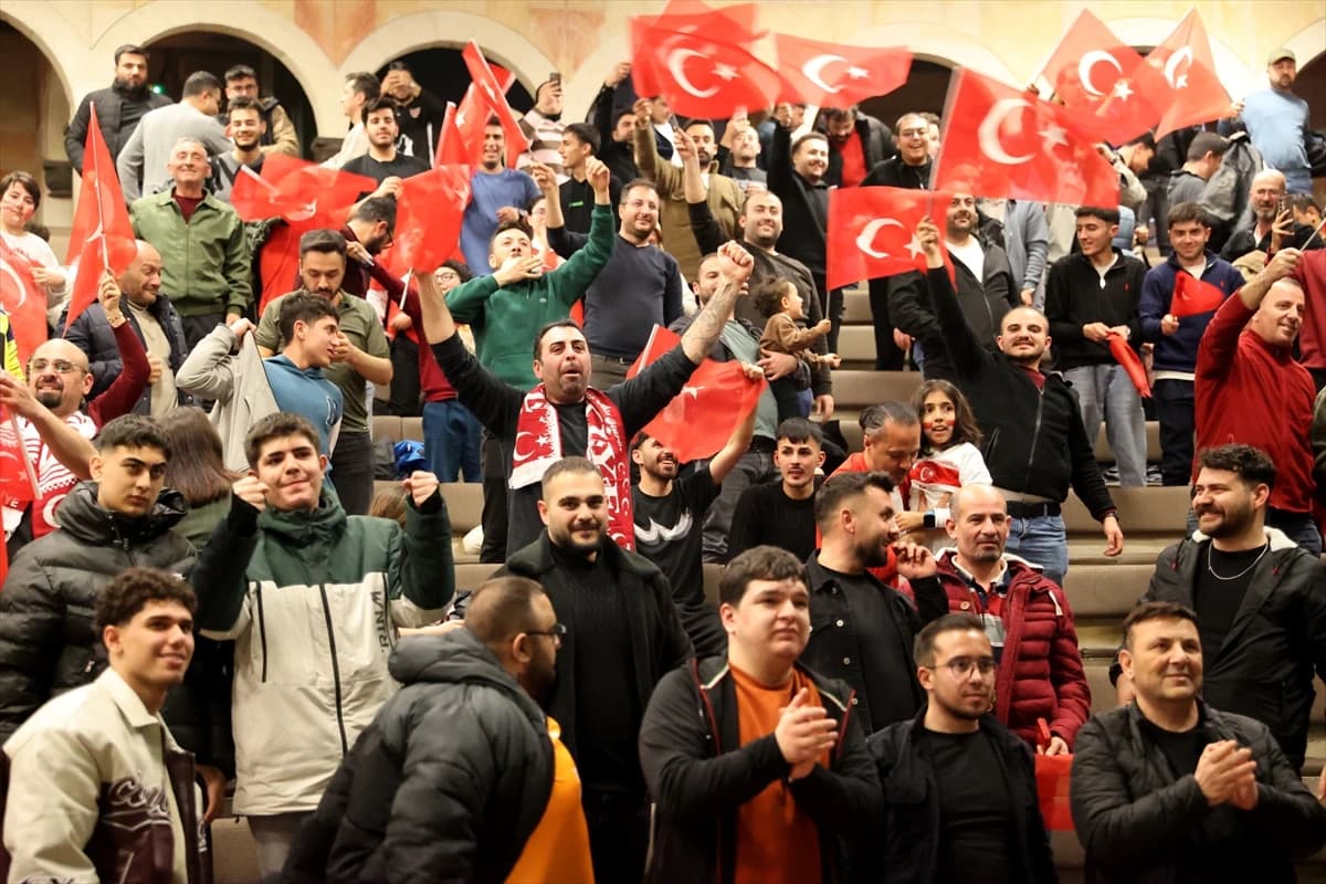 A Milli Futbol Takımı'nın Kosova galibiyeti yurtta coşkuyla kutlandı