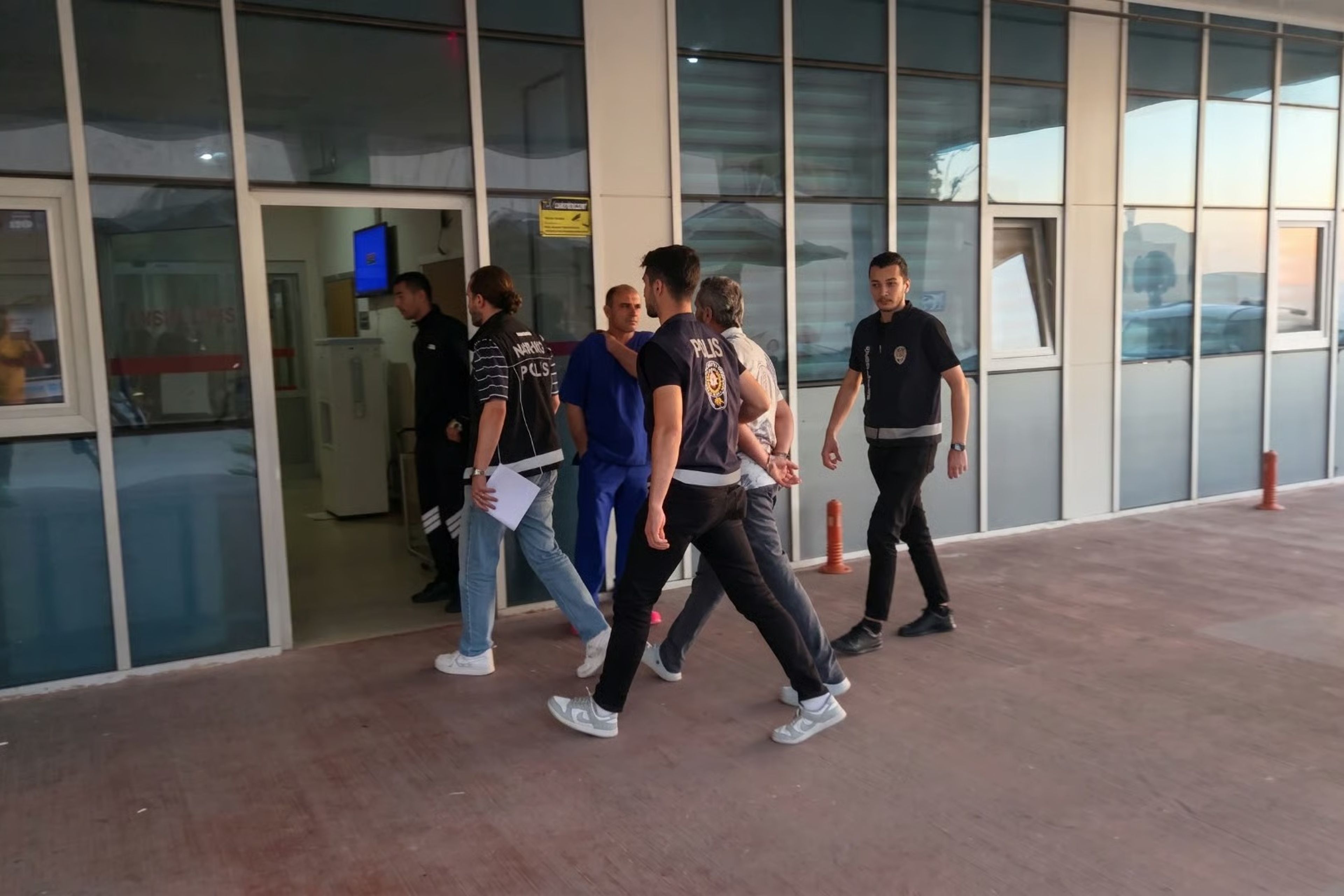 Bursa merkezli narkotik operasyonu: 4 ilde 45 adrese helikopterli baskın yapıldı! 