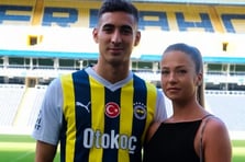 Fenerbahçe - Samsunspor maçında çirkin olay: Mert Müldür’ün nişanlısı stadı ağlayarak terk etti