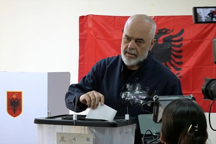Arnavutluk seçimlerinin galibi Başbakan Edi Rama oldu
