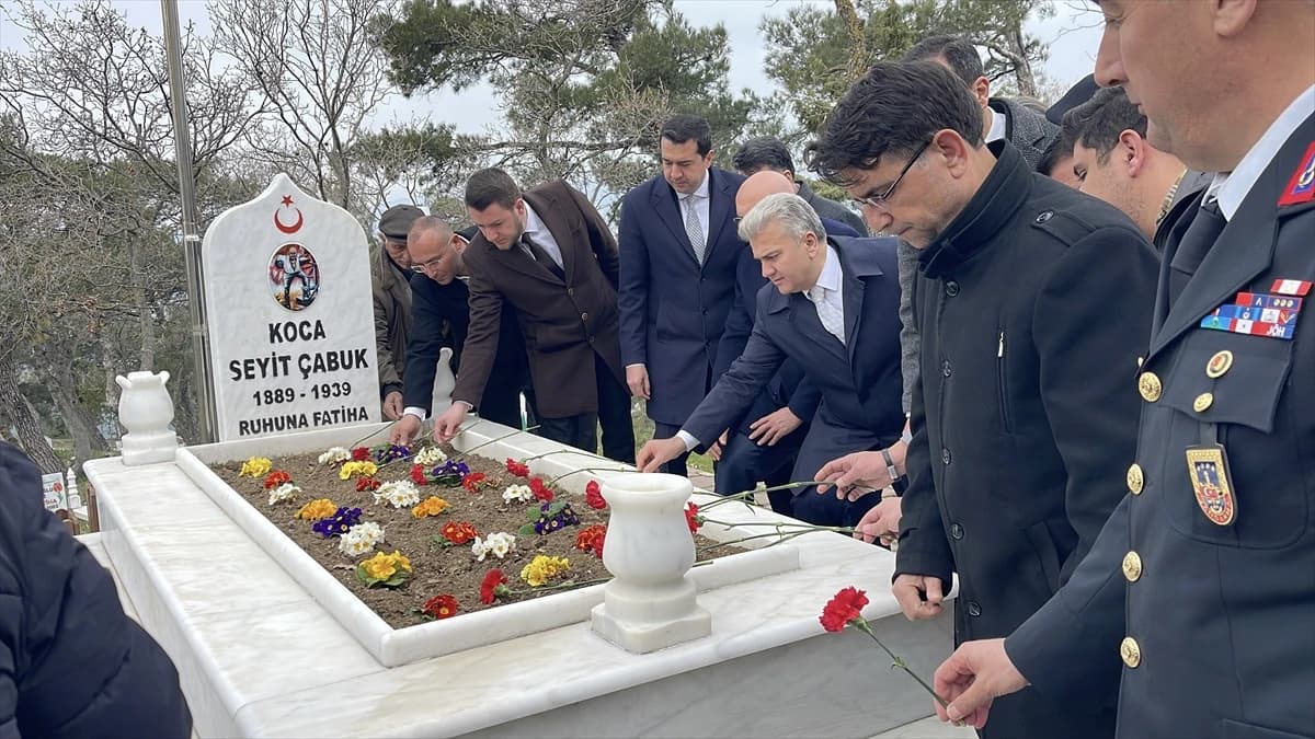 Çanakkale kahramanı Seyit Onbaşı zaferin 111. yılında kabri başında anıldı