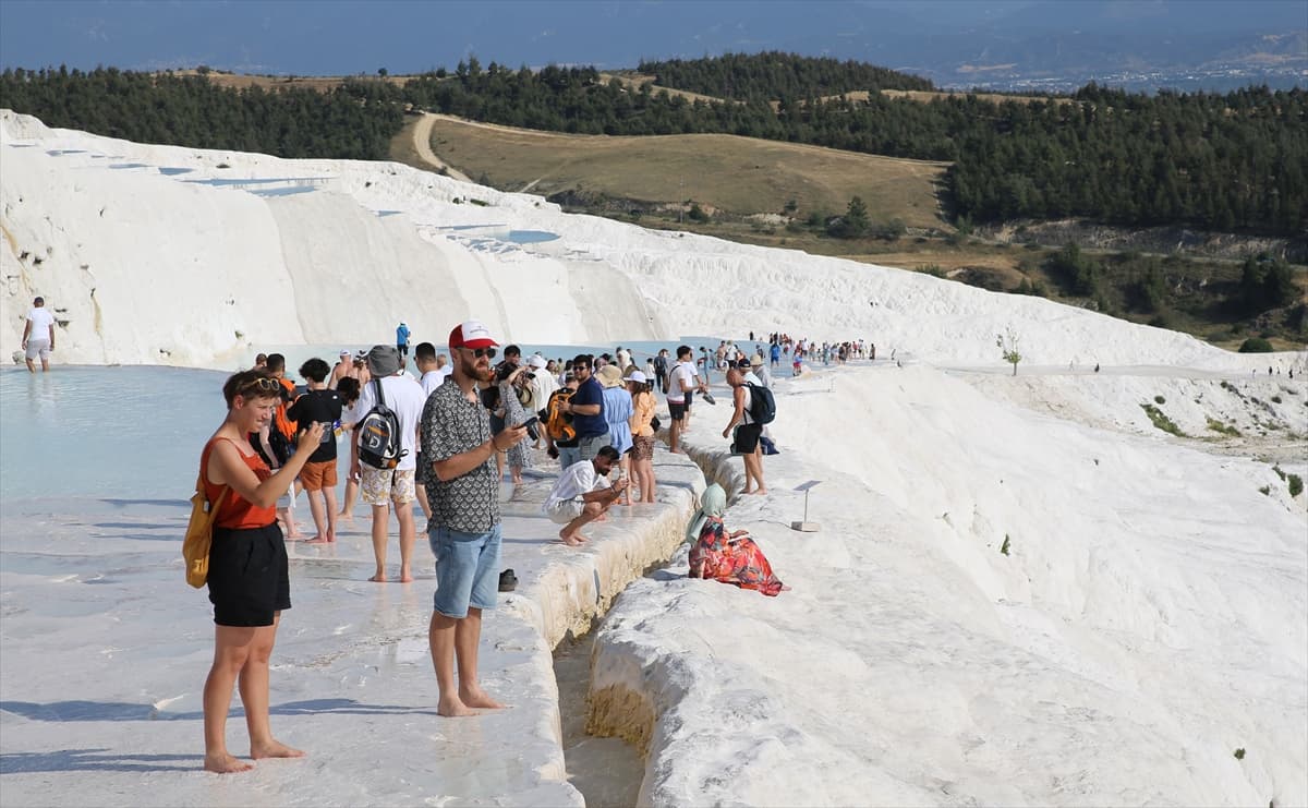 Pamukkale'yi, Kurban Bayramı'nda 53 binden fazla turist ziyaret etti