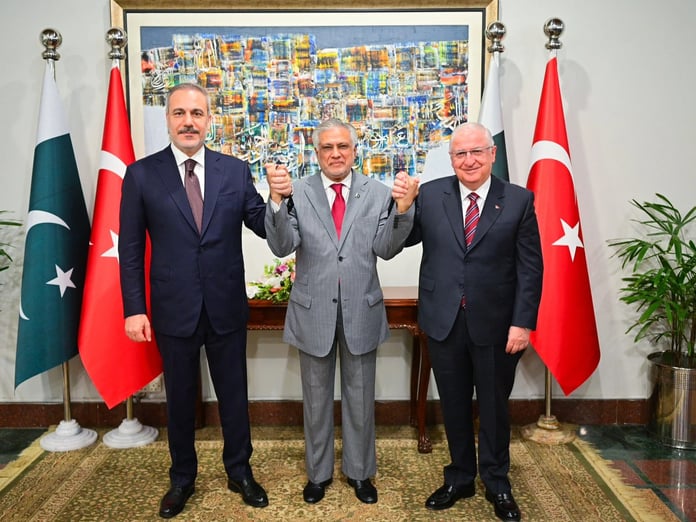 Dışişleri Bakanı Hakan Fidan ile Genelkurmay Başkanı Yaşar Güler Pakistan'da önemli istişarelerde bulundu