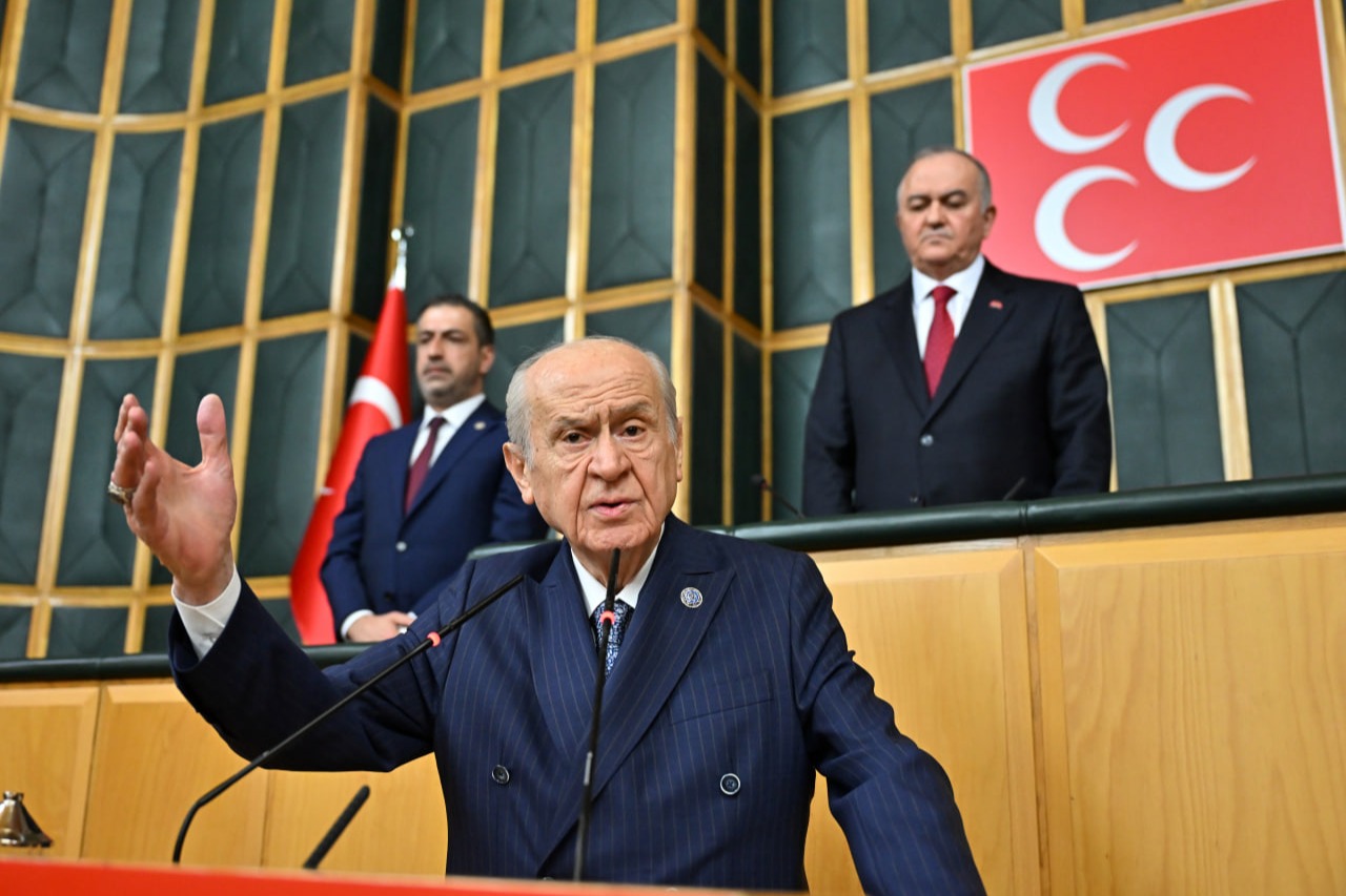 CHP kendi kendini yiyip bitiriyor