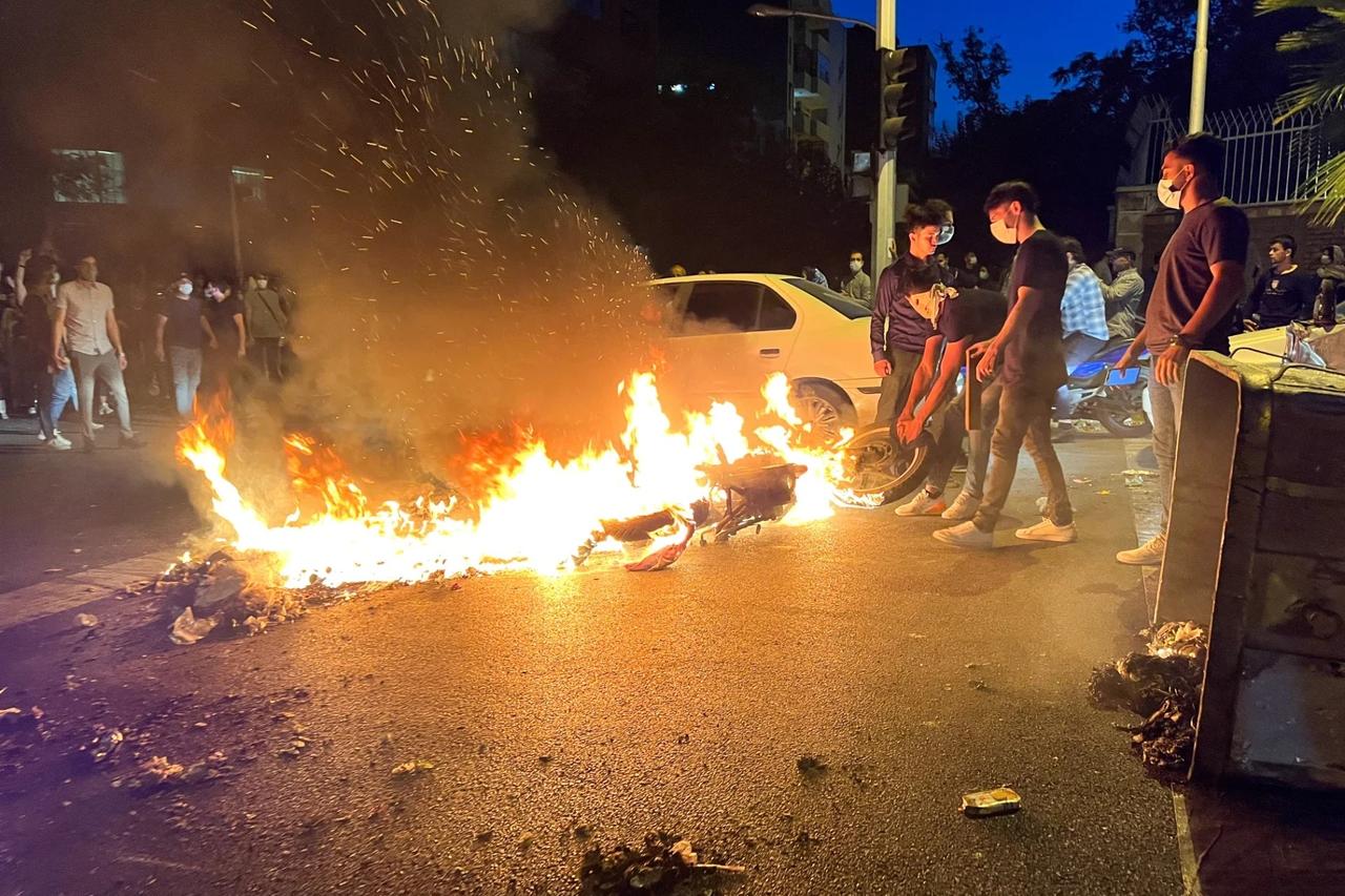 İran bazı protestocuları halka açık mahkemelerde yargılayacak