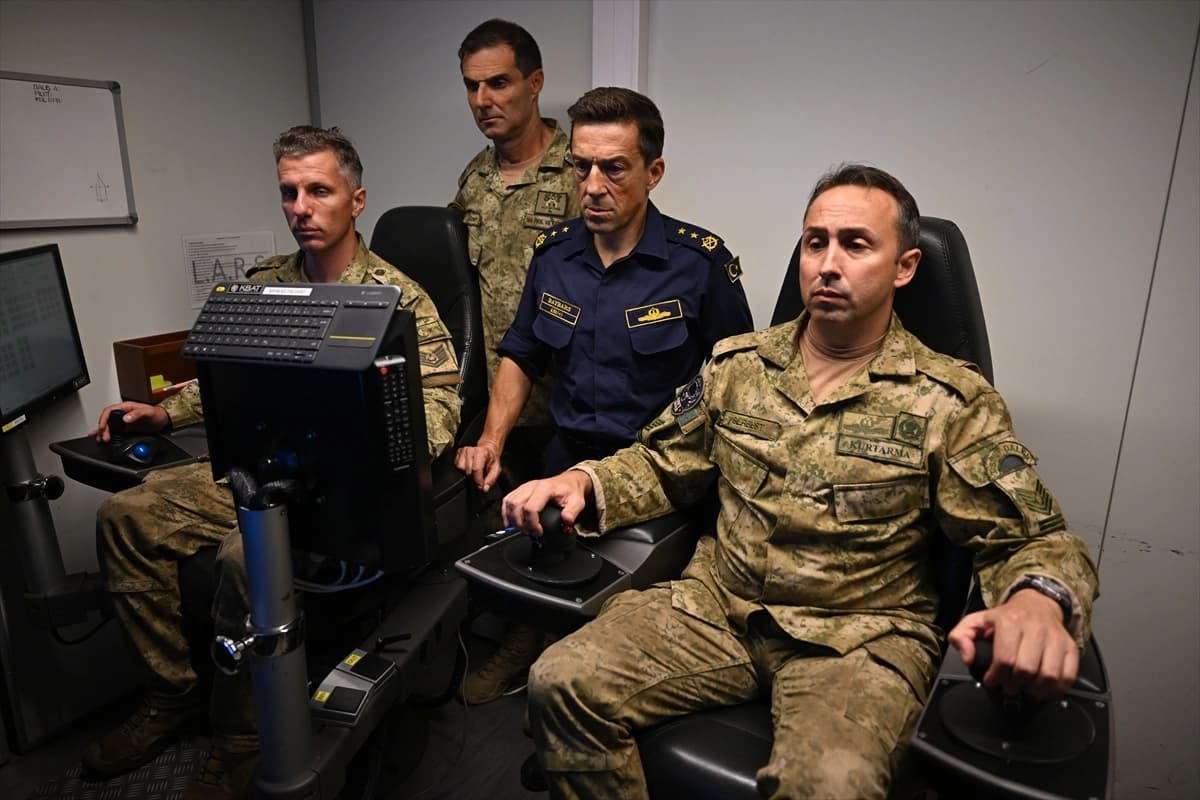 Girne'de batan feribotun arama çalışmaları TCG Alemdar'da görüntülendi