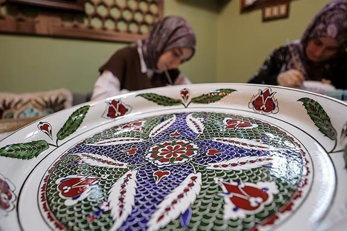 Bursa'nın 600 yıllık hanı sanat atölyesi oldu