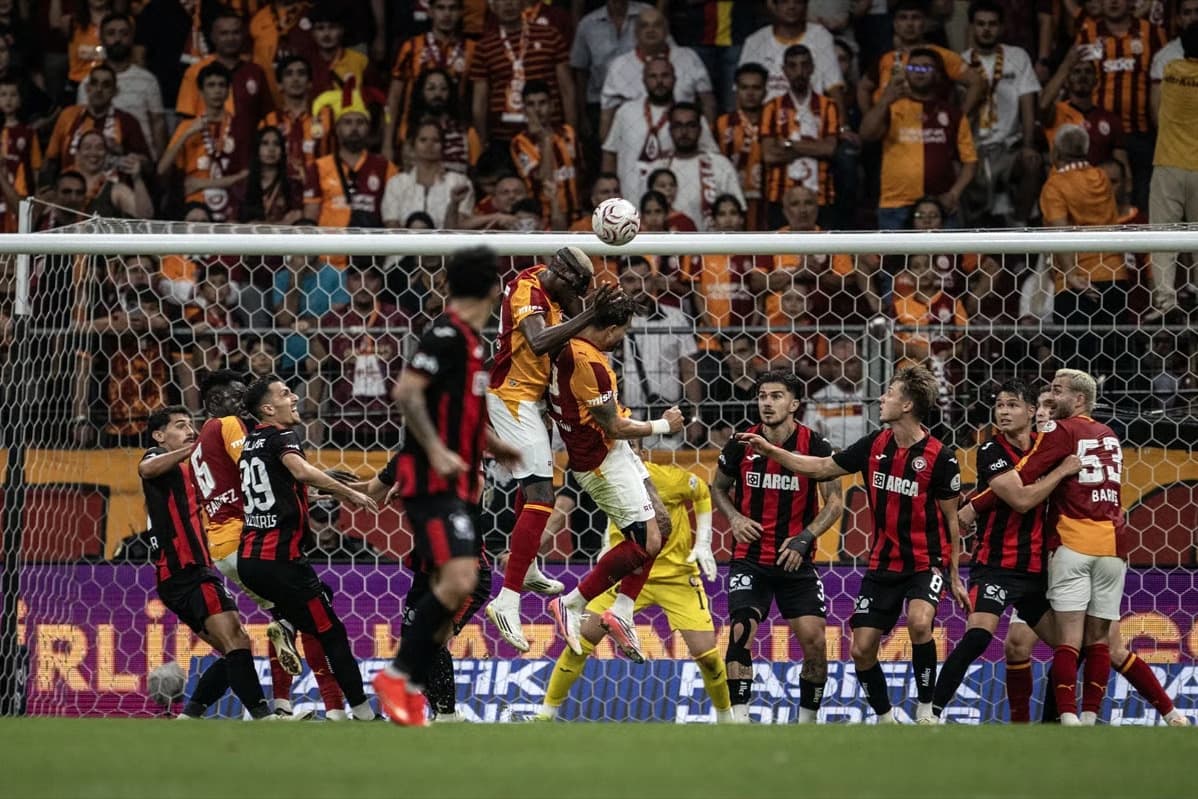 Galatasaray sezona puan kaybıyla başladı