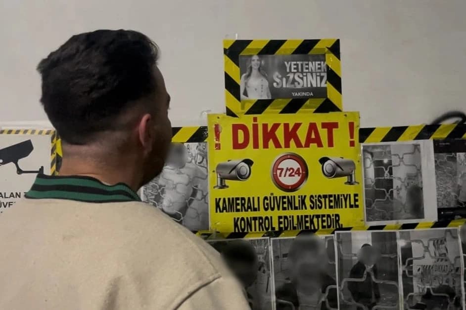 Pasaj sahibinden ‘ibretlik' çözüm: Tuvaletini yapanların fotoğrafını tek tek duvara astı