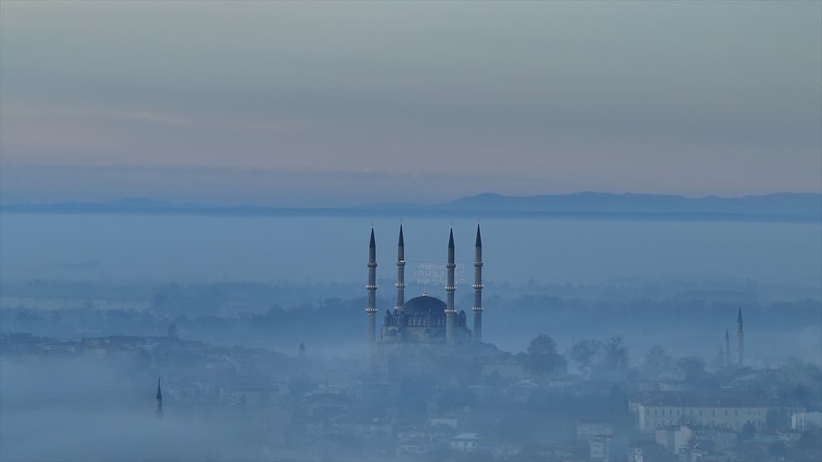 Selimiye Camisi sisle masalsı görünüme büründü