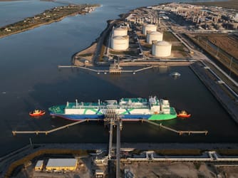Hormuz Closure Forces Qatar to Secure $1 Billion in US LNG