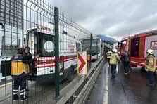 Haramidere durağında durakta bekleyen metrobüse bir başka metrobüs çarptı