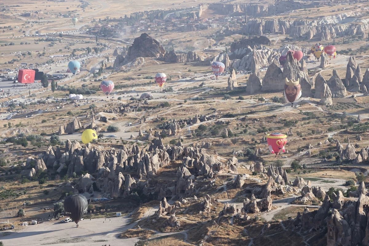 Balon festivali renkli anlara sahne oldu