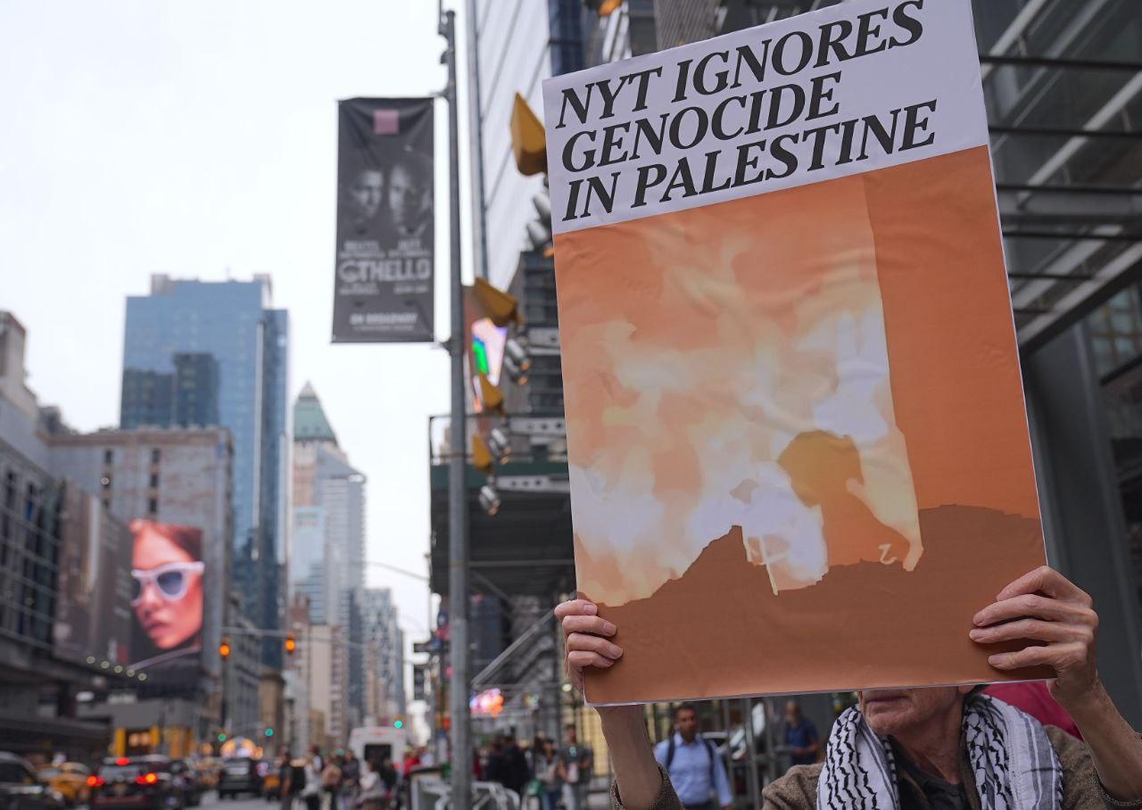New York Times'ın önünde Gazze için haykırdılar