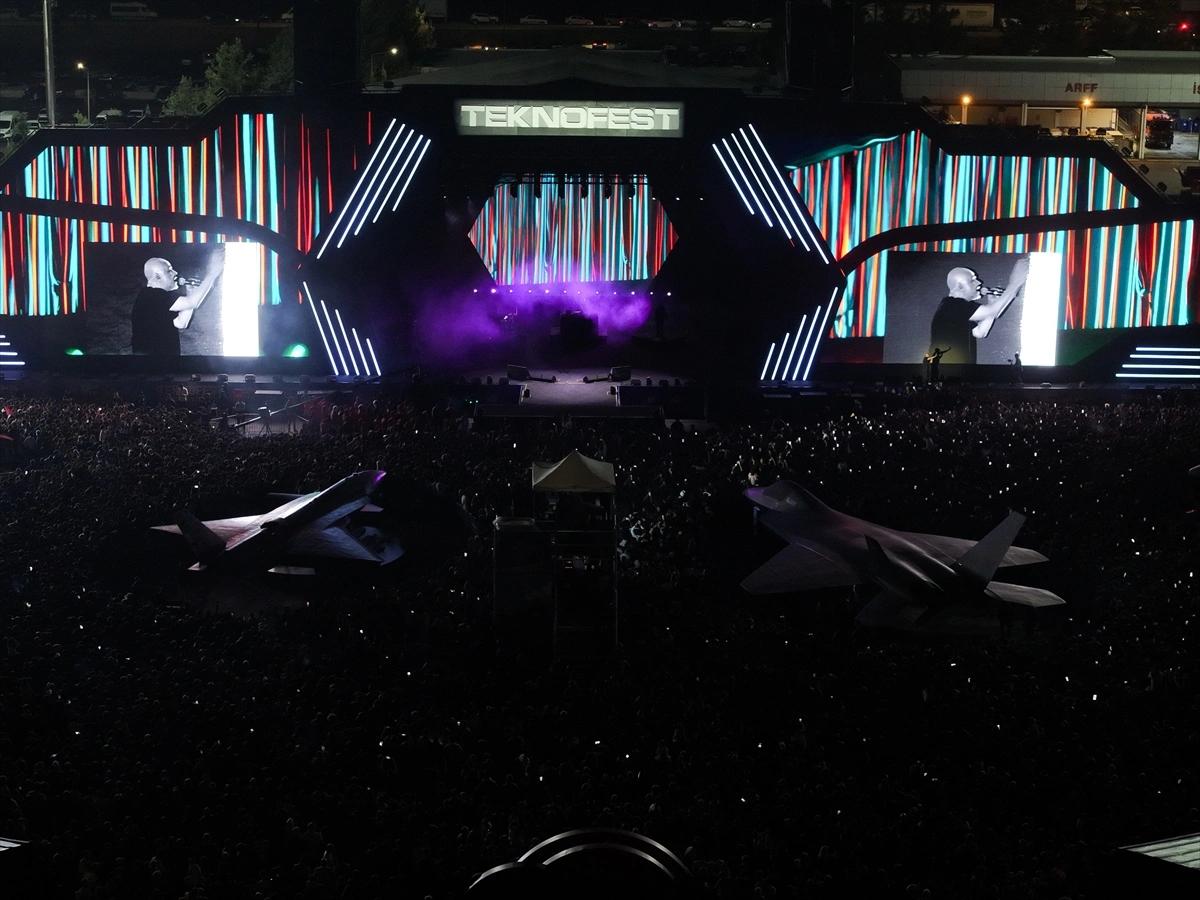 Ceza, TEKNOFEST Güneydoğu'da sahne aldı