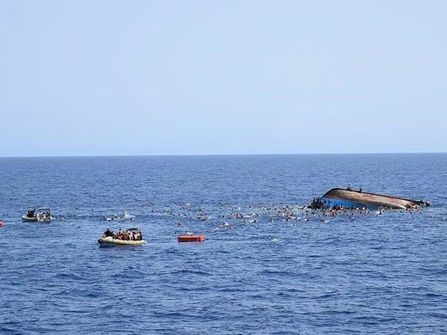 Yemen açıklarında göçmen teknesi alabora oldu: 55 ölü