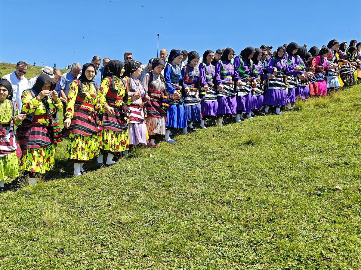 Karakısrak Yaylası horonla şenlendi
