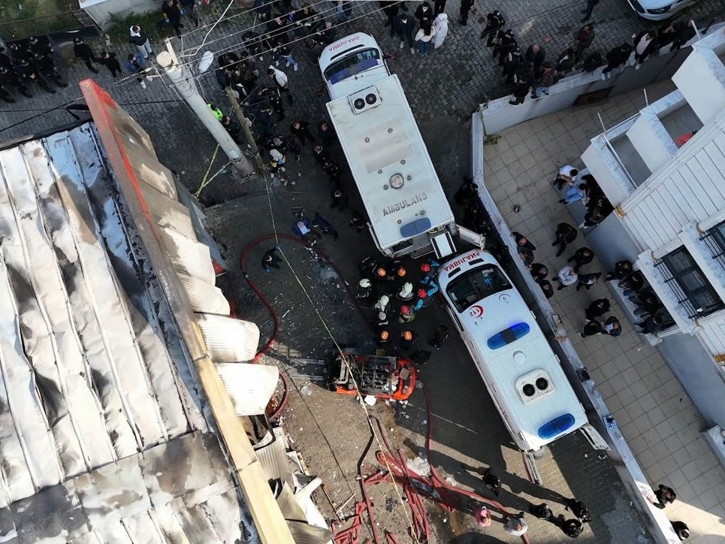 Kocaeli'de parfüm tesisinde facia: İki kız kardeş, altı can…