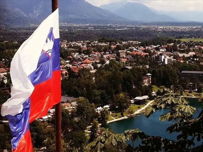 Slovenya İsrail'e silah ambargosu uygulayan ilk AB üyesi oldu