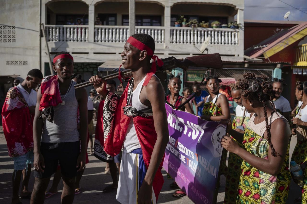 Toliara’da ritmin zaferi: Tsapiky festivali Madagaskar’ı ayağa kaldırdı