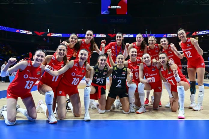 A Milli Kadın Voleybol Takımı, Milletler Ligi normal sezonunu mağlubiyetle tamamladı: Çeyrek finalde rakip belli oldu