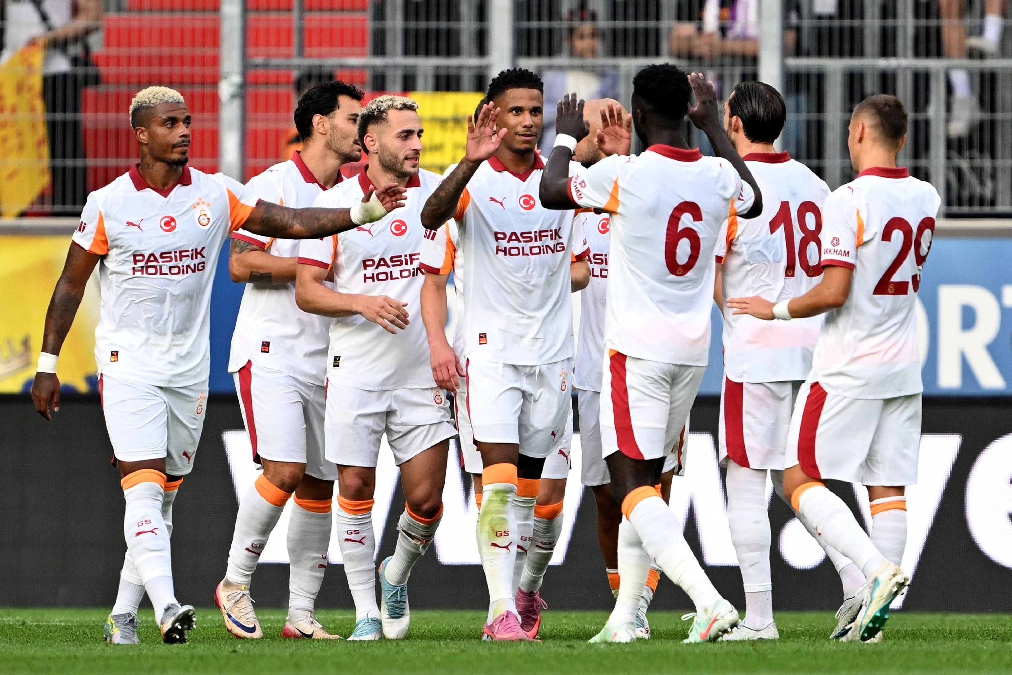Galatasaray Avusturya kampını galibiyetle taçlandırdı: Cagliari'yi mağlup edip İstanbul'a dönüyor