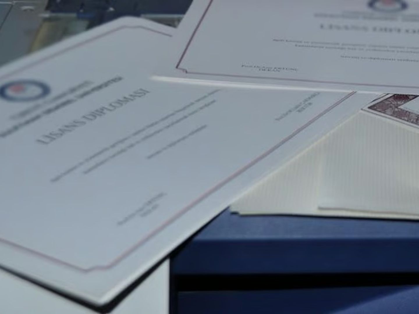 Yükseköğretimde yeni dönem: Sahte diploma ve başkasına yazdırılan makaleye ceza!