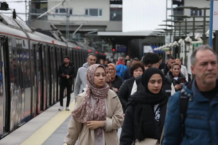 29 Ekim Cumhuriyet bayramında toplu ulaşım ücretsiz mi? 29 Ekim'de Başkentray, İZBAN, Marmaray, Metro bedava mı?