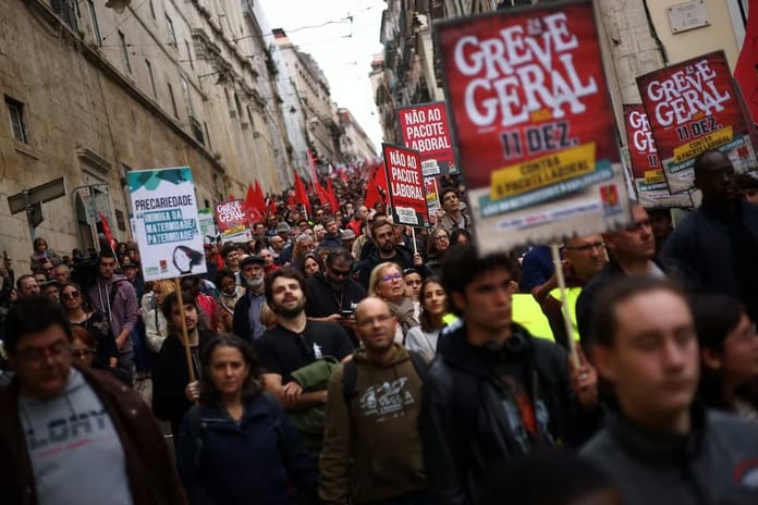 İtalya'da işçiler greve gitti