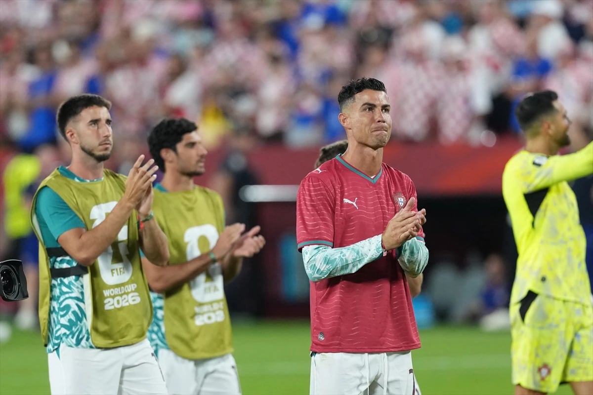 Ronaldo tarihe geçti