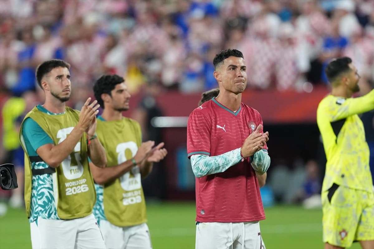 Ronaldo tarihe geçti