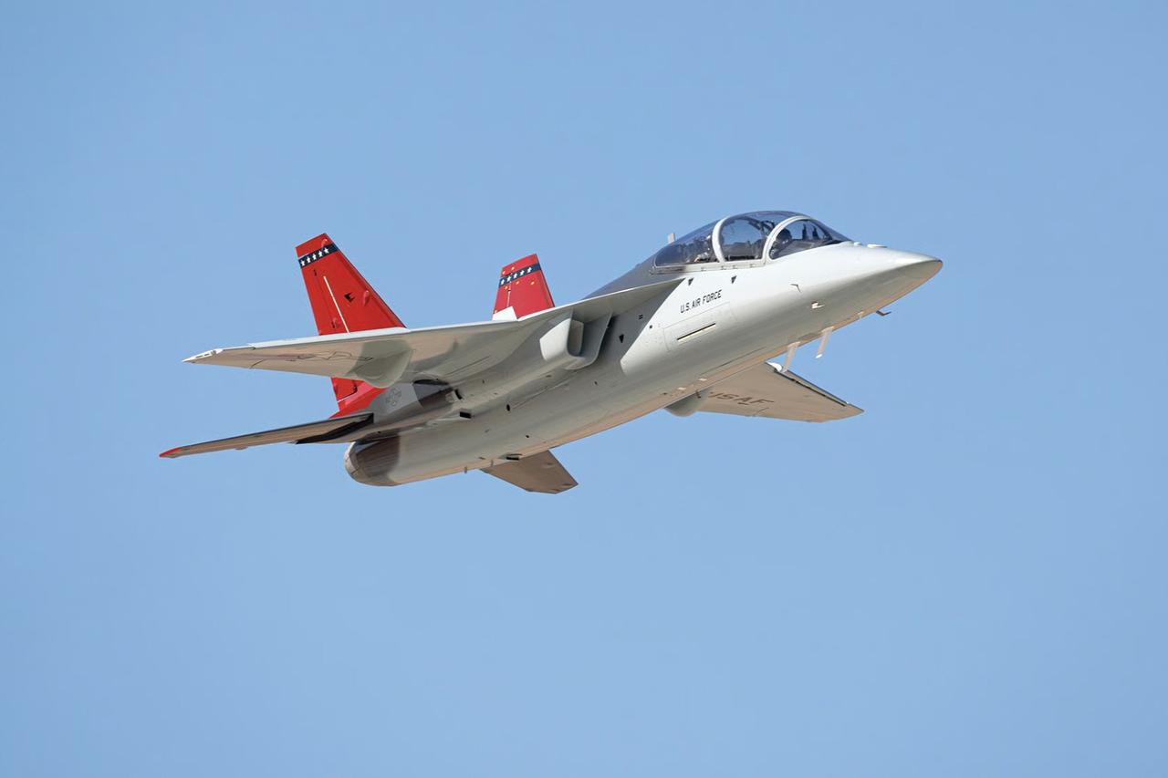 İngiltere, geleceğin savaş uçağı pilotu eğitimi için T-7 Red Hawk’ı seçiyor