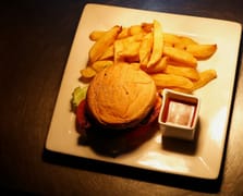 İngiltere'de gece saatlerinde abur cubur reklamları yasaklandı