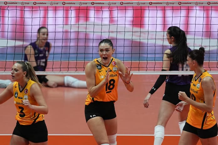 Sultanlar Ligi'nde perde açıldı: Son şampiyon VakıfBank lige galibiyetle başladı