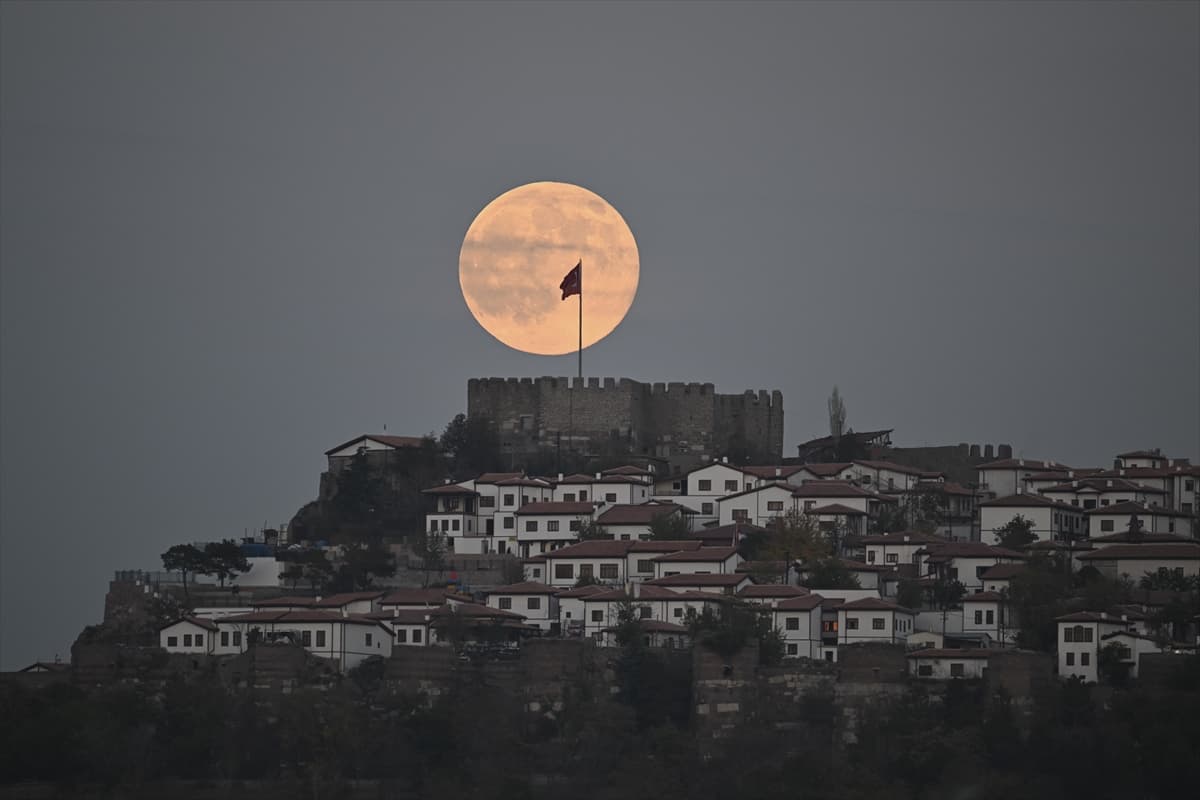Türkiye'nin farklı şehirlerinde dolunay