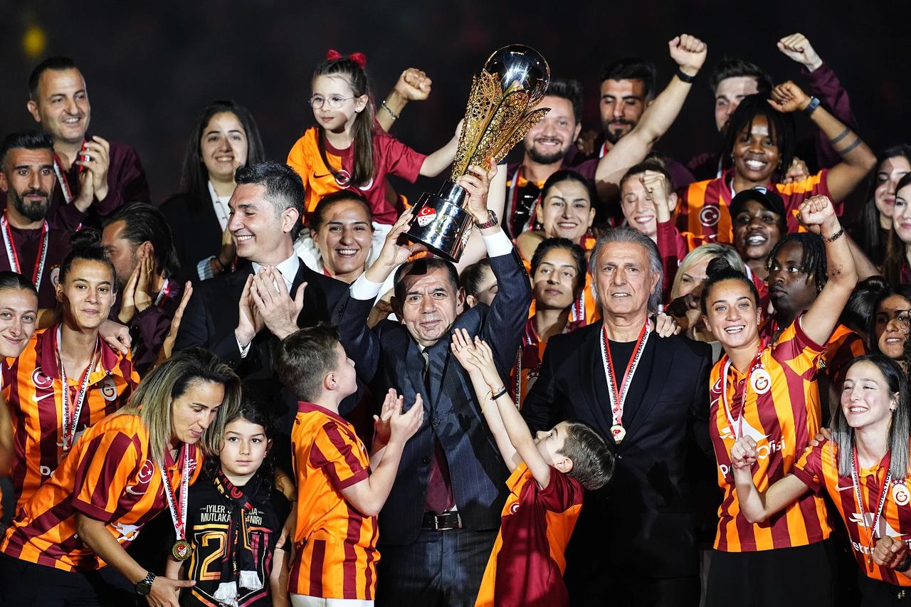 Futbolda kupa koleksiyonu ve Faruk Süren takibi