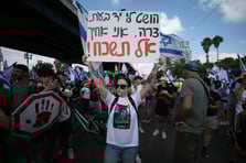 Binlerce İsrailli ateşkes talebiyle sokakta