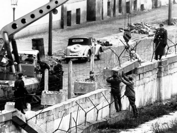 Tarihte Bugün: Berlin Duvarı örüldü