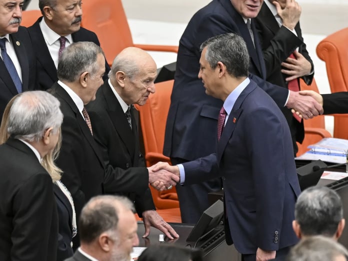 Devlet Bahçeli’den Özgür Özel’e sürpriz telefon