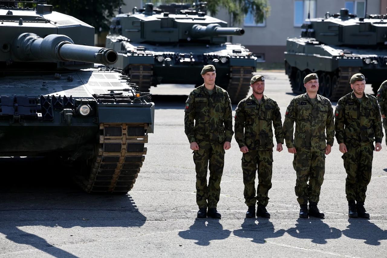 Çekya, Leopard 2A4 tanklarının teslimatını tamamladı