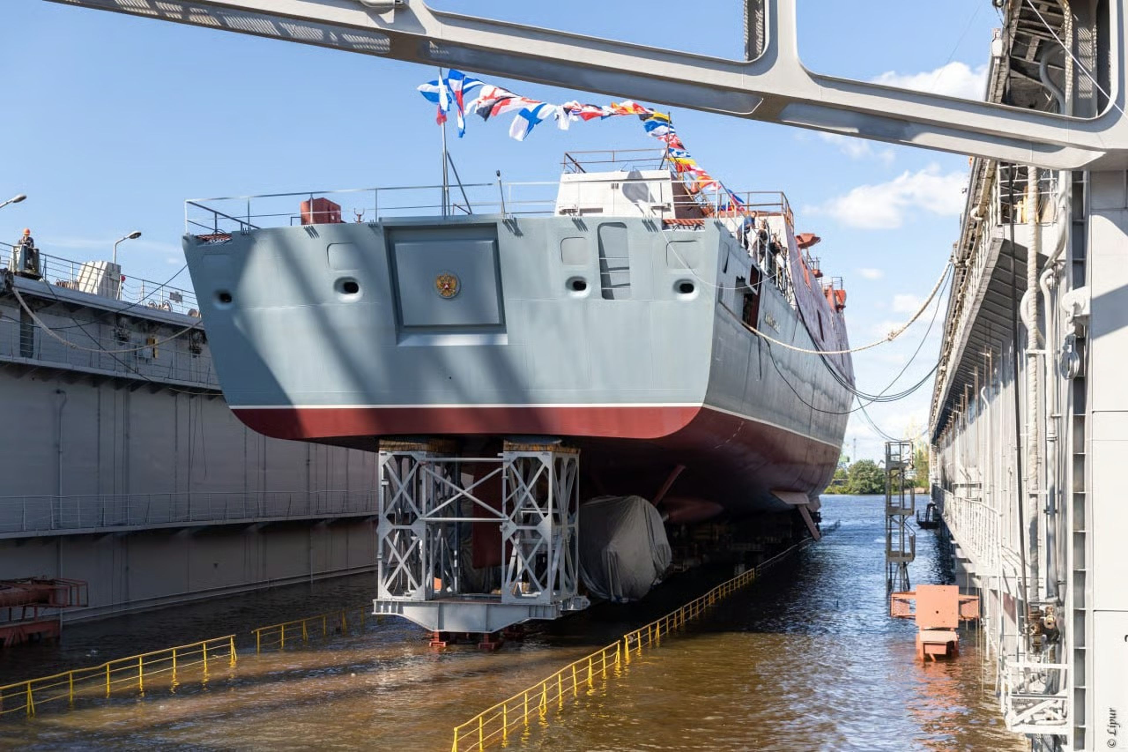 Rusya, yeni güdümlü firkateyn Admiral Isakov’u denize indirdi
