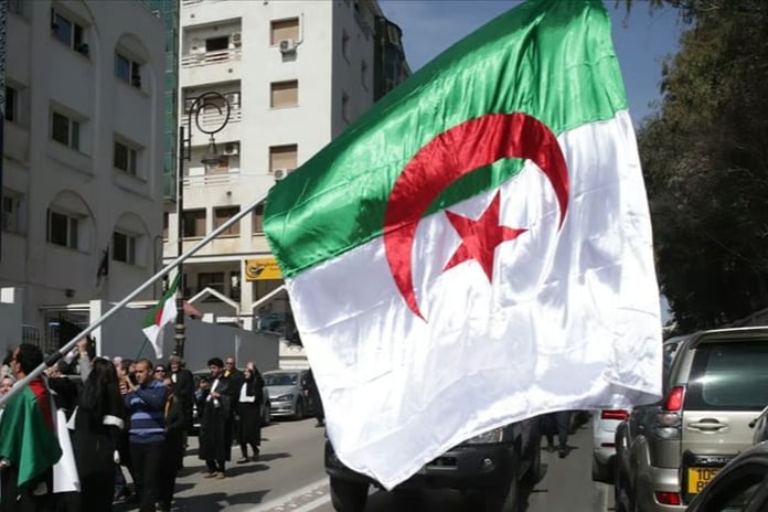 Cezayir yakaladığı Fransız ajanları sınır dışı etti